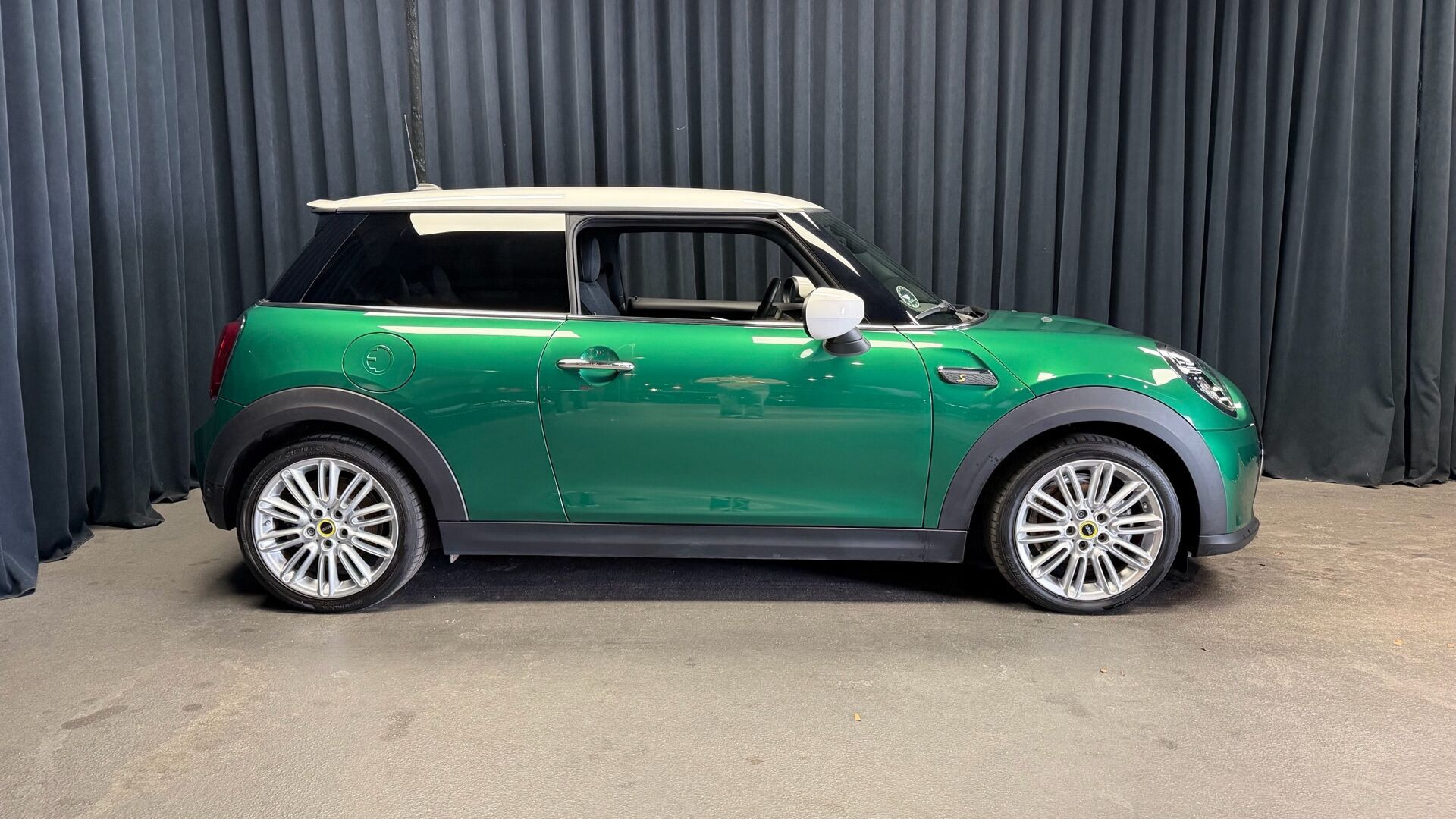 Grøn Mini Cooper fra 2023