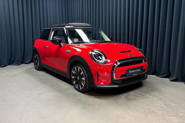 Rød Mini Cooper fra 2022