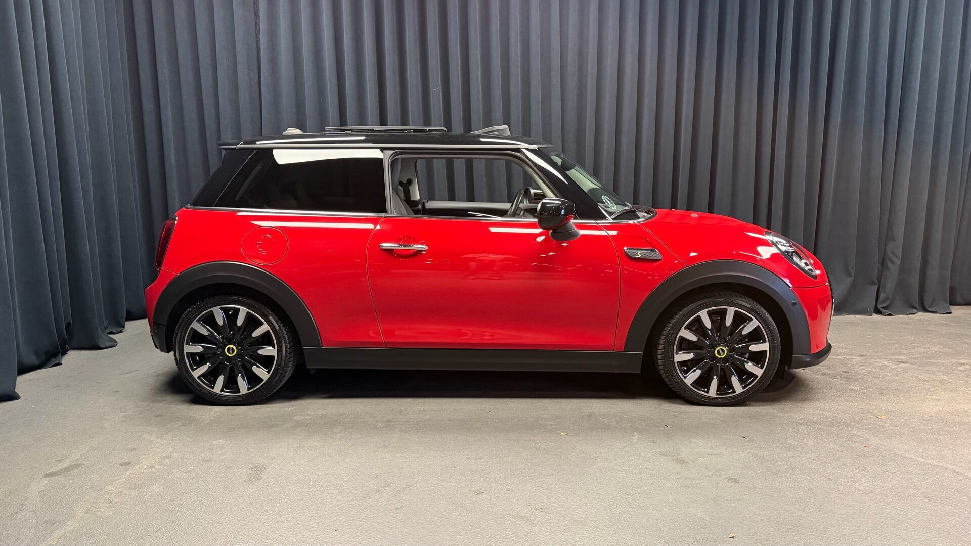 Rød Mini Cooper fra 2022