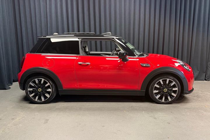 Rød Mini Cooper fra 2022