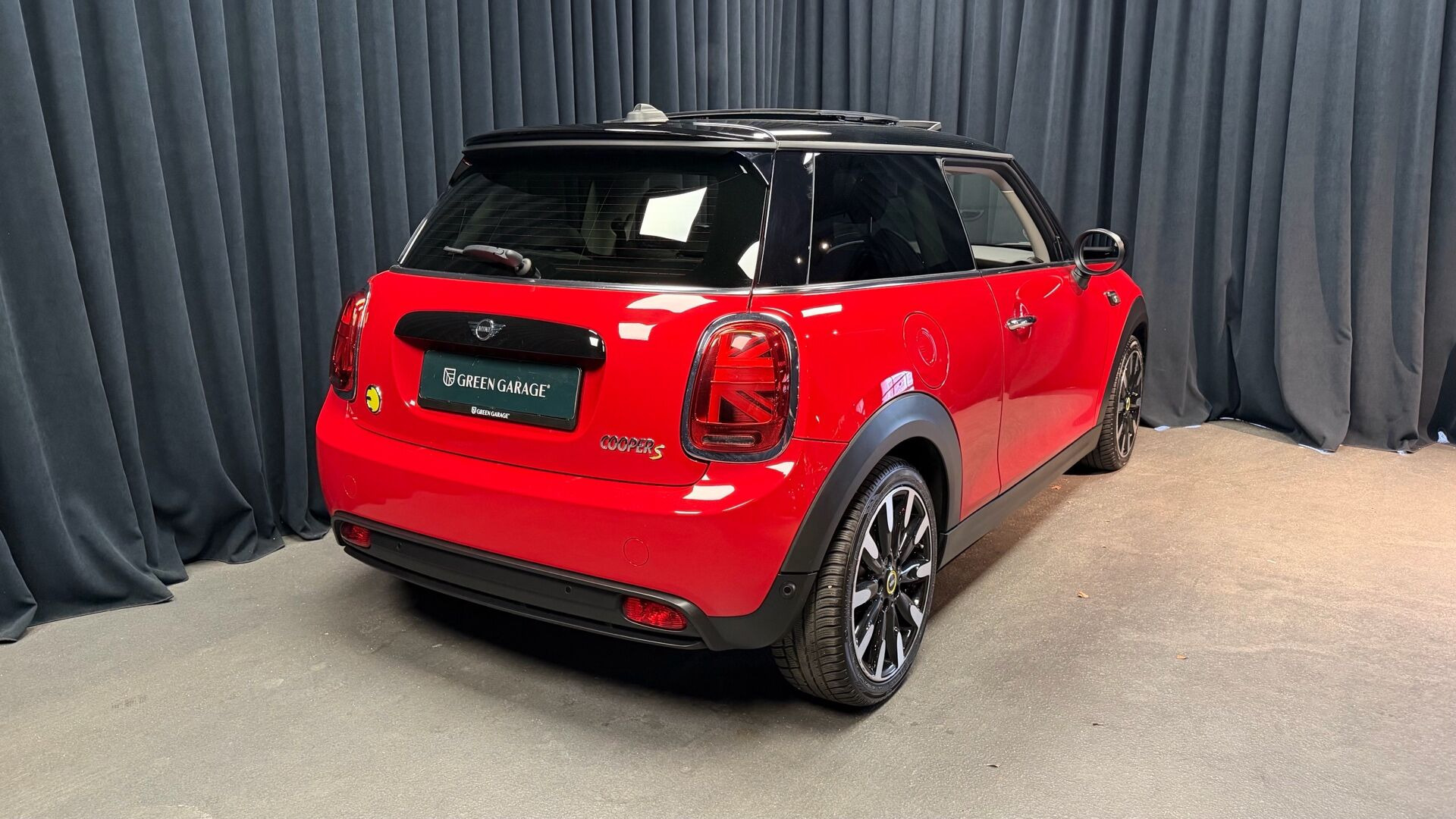 Rød Mini Cooper fra 2022