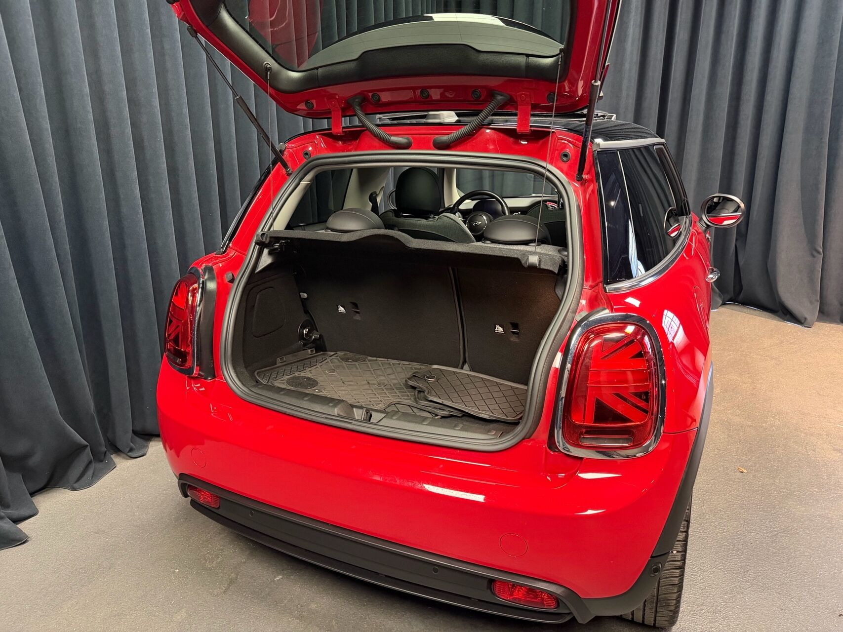 Rød Mini Cooper fra 2022