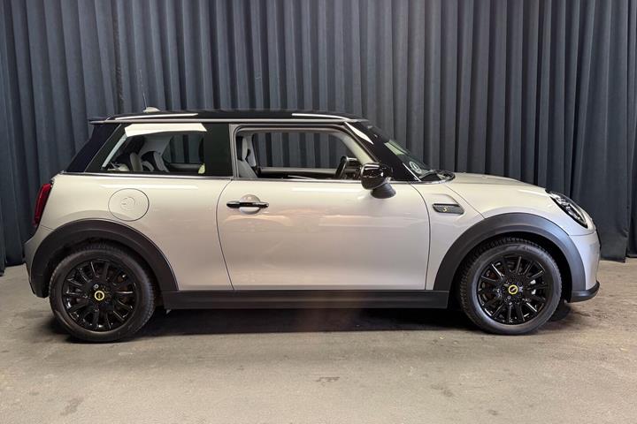 Sølv Mini Cooper fra 2023