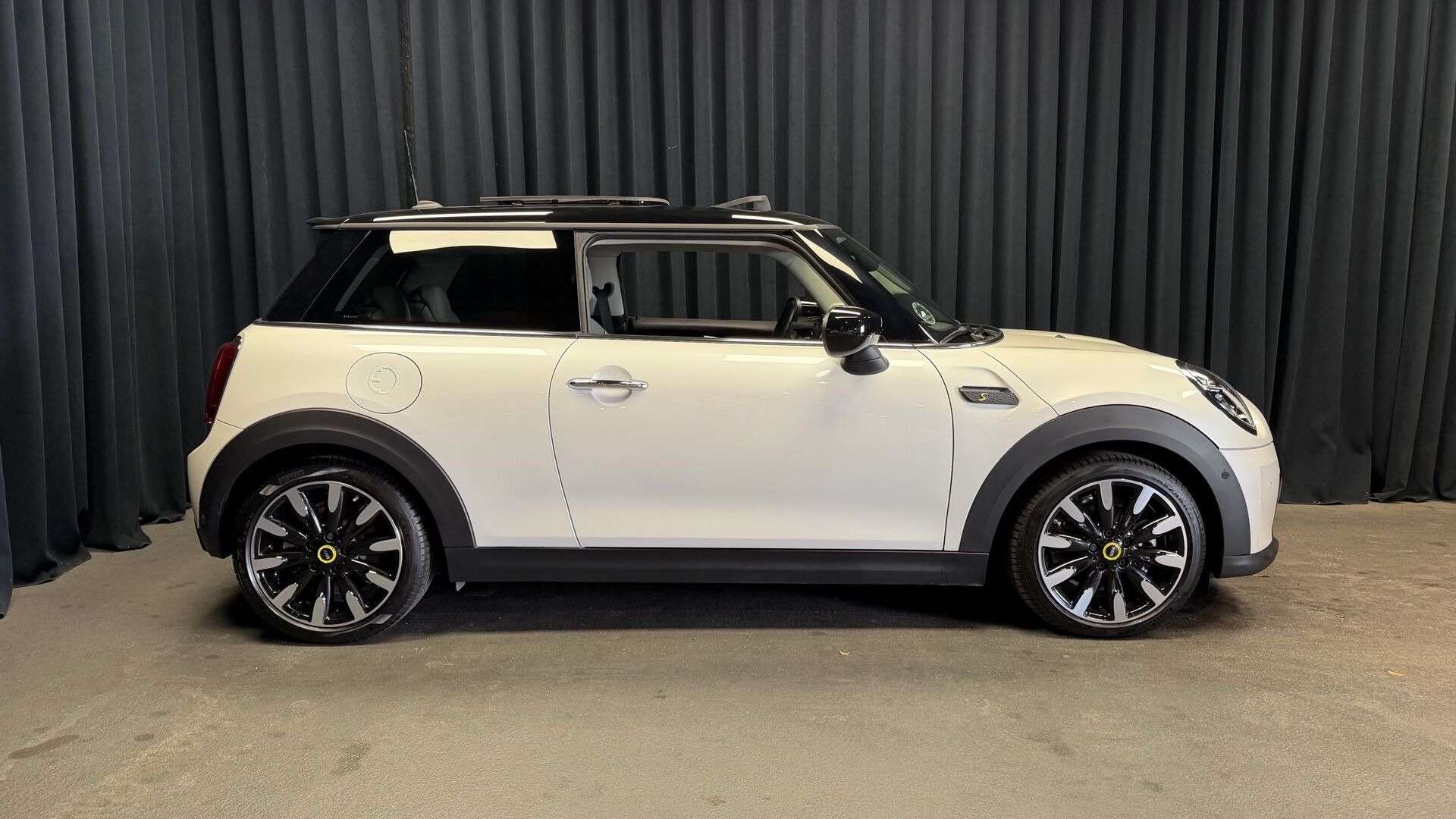 Hvid Mini Cooper fra 2022