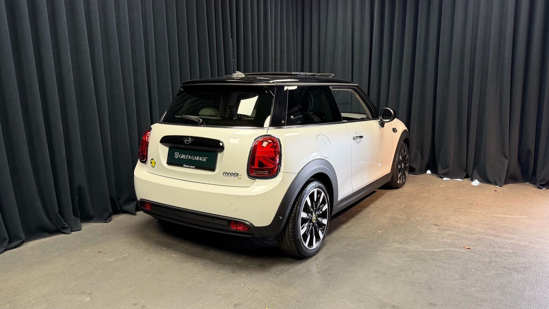 Hvid Mini Cooper fra 2022