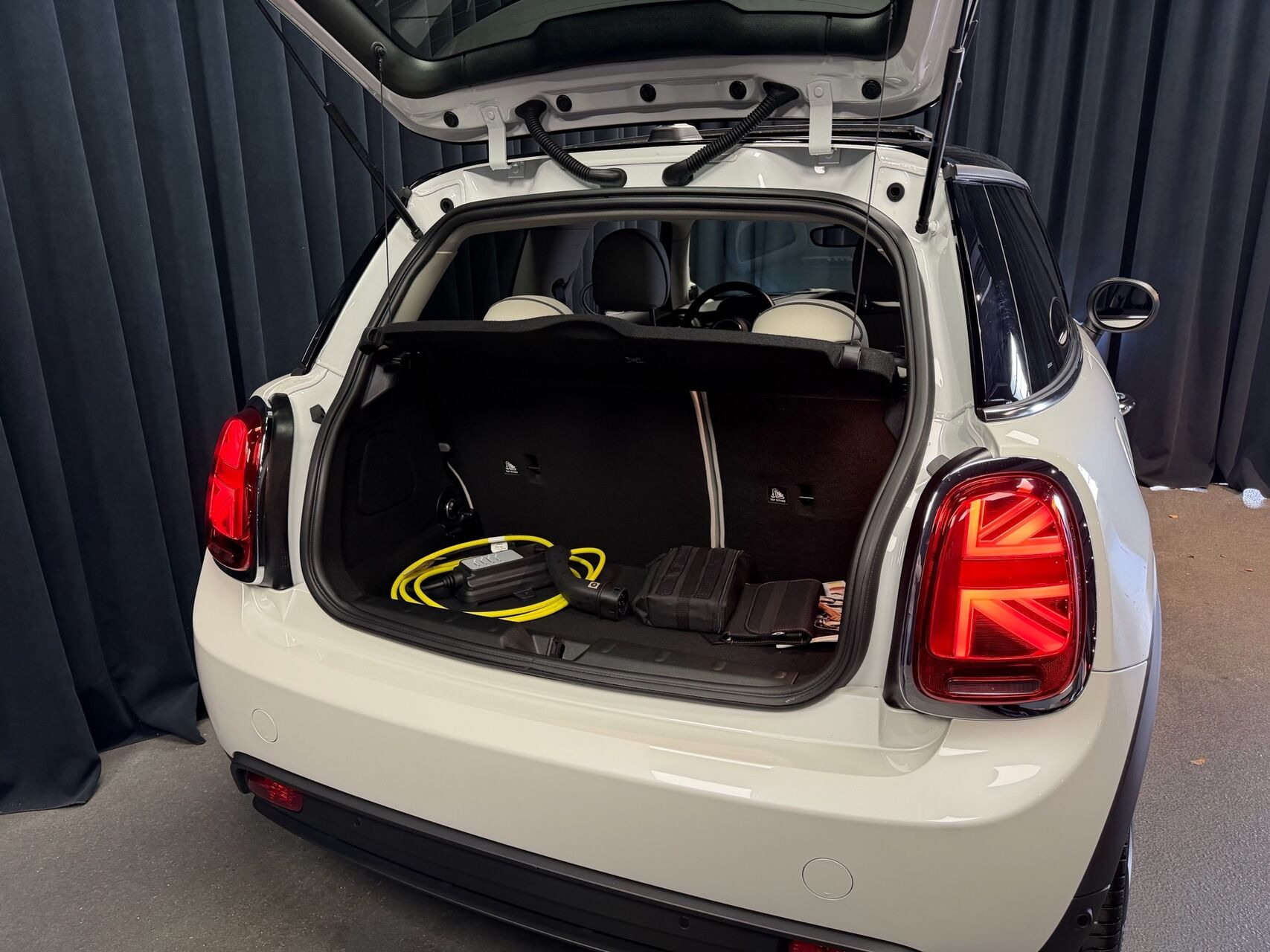 Hvid Mini Cooper fra 2022