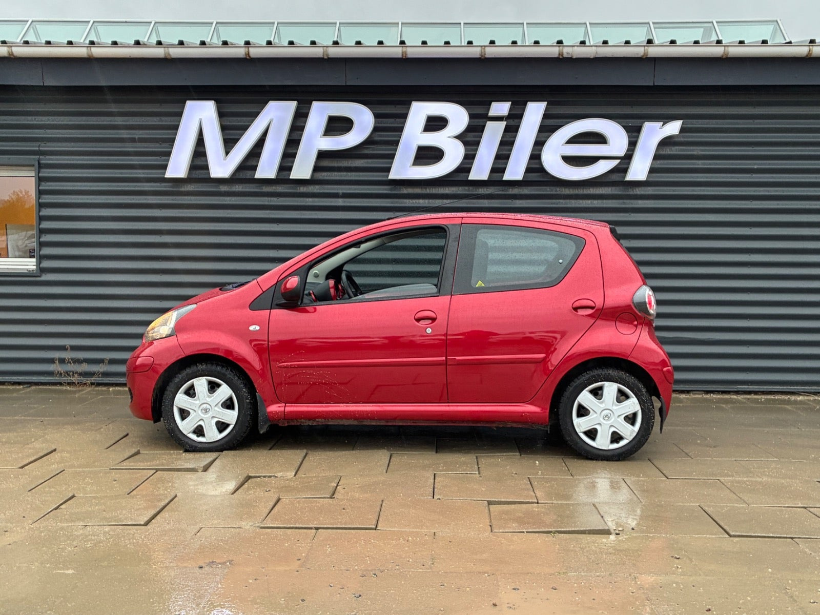 Rød Toyota Aygo fra 2010