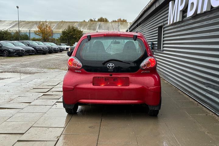 Rød Toyota Aygo fra 2010
