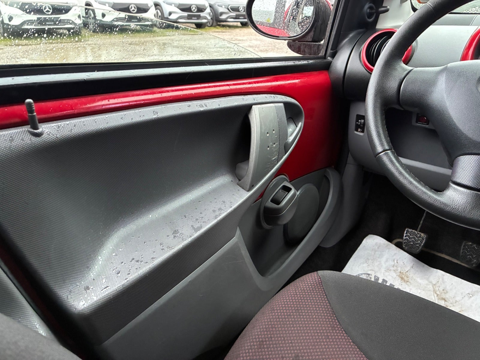 Rød Toyota Aygo fra 2010