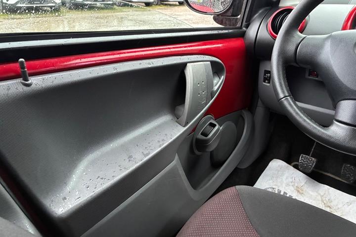 Rød Toyota Aygo fra 2010