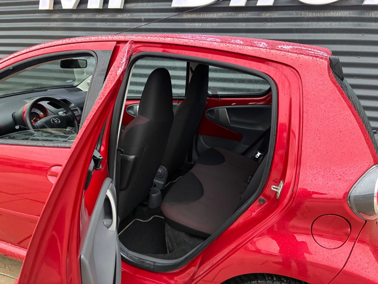 Rød Toyota Aygo fra 2010