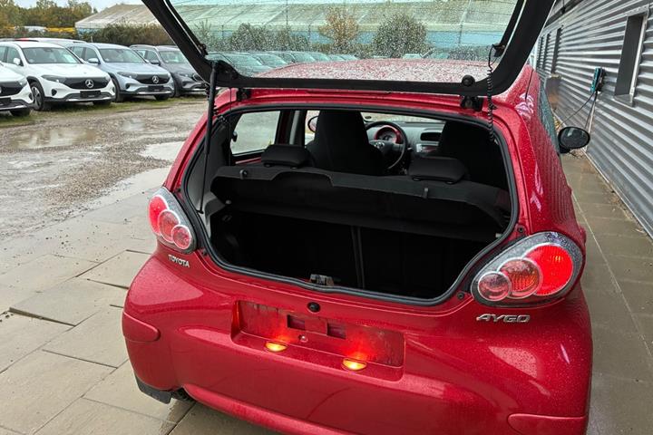 Rød Toyota Aygo fra 2010