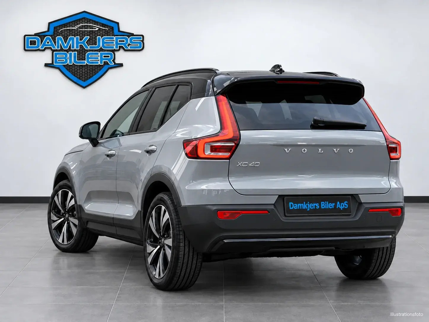 Sølv Volvo XC40 fra 2023