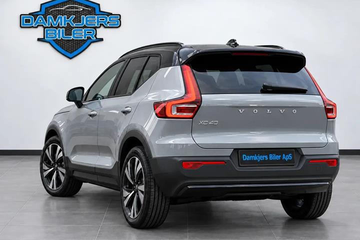 Sølv Volvo XC40 fra 2023