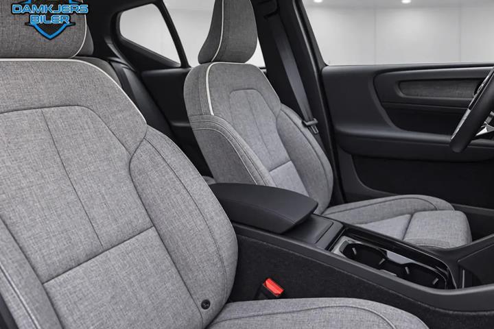 Sølv Volvo XC40 fra 2023