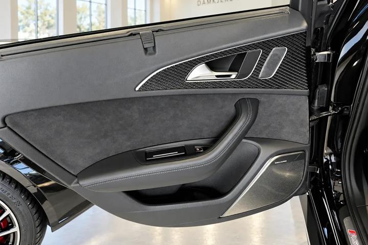 Sort Audi RS6 fra 2018