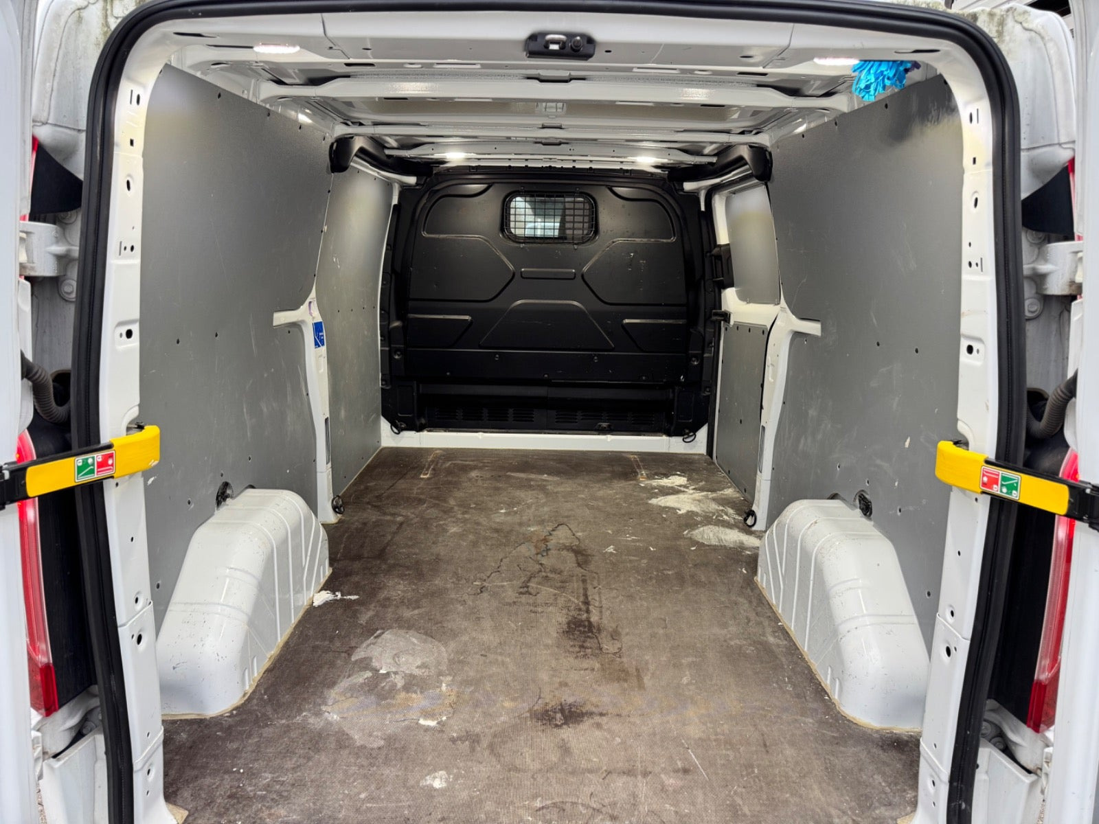 Hvid Ford Transit 350 L2 Van fra 2021