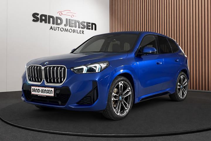 Blå BMW iX1 fra 2023