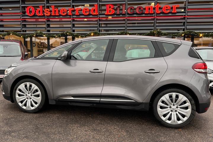 Grå Renault Scenic IV fra 2018