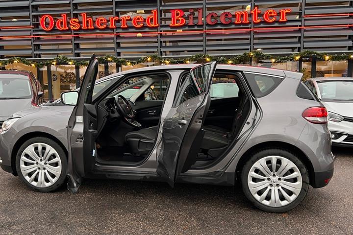 Grå Renault Scenic IV fra 2018