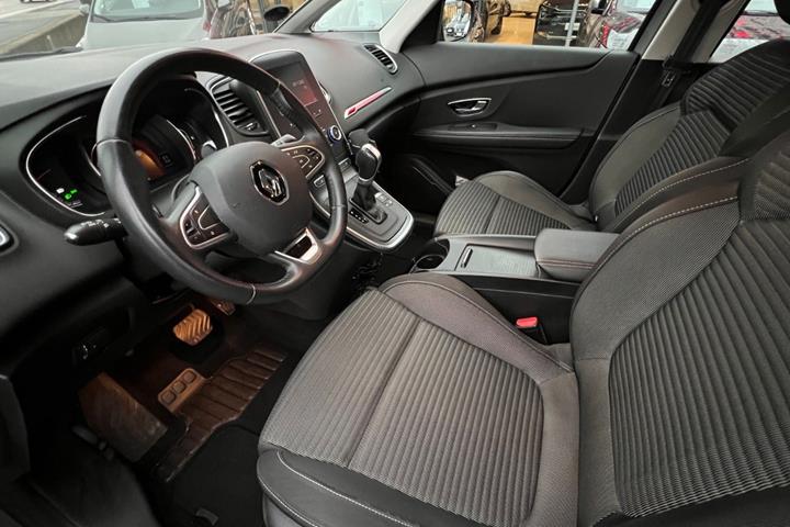 Grå Renault Scenic IV fra 2018