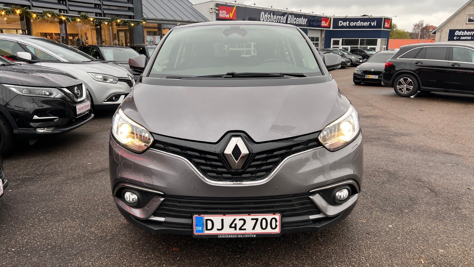 Grå Renault Scenic IV fra 2018