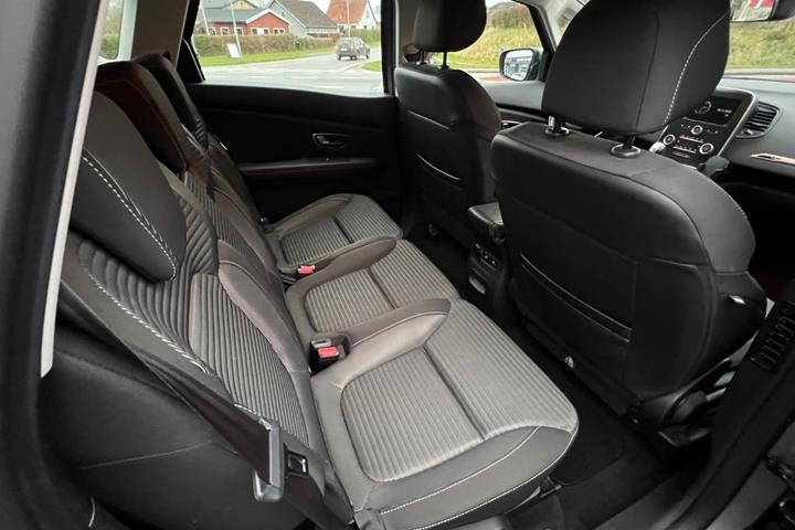 Grå Renault Scenic IV fra 2018