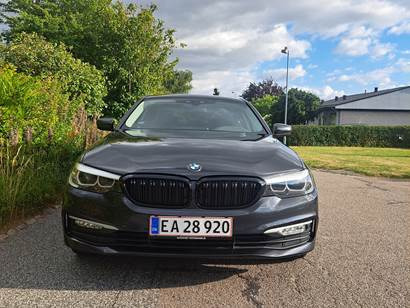 Grå BMW 5-Serie fra 2017