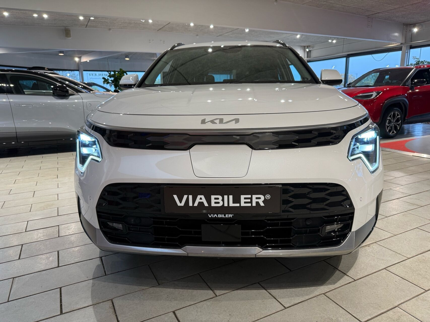 Hvid Kia Niro EV fra 2023