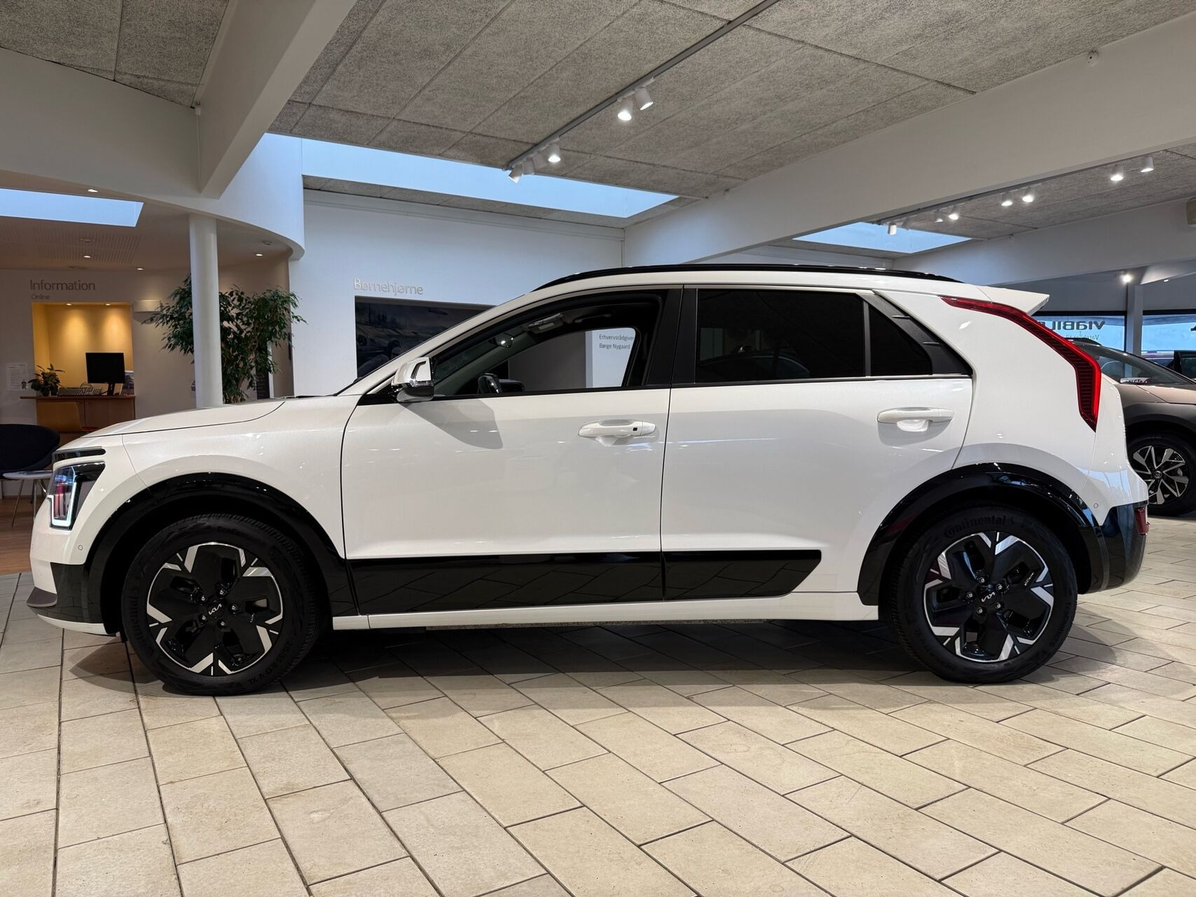 Hvid Kia Niro EV fra 2023