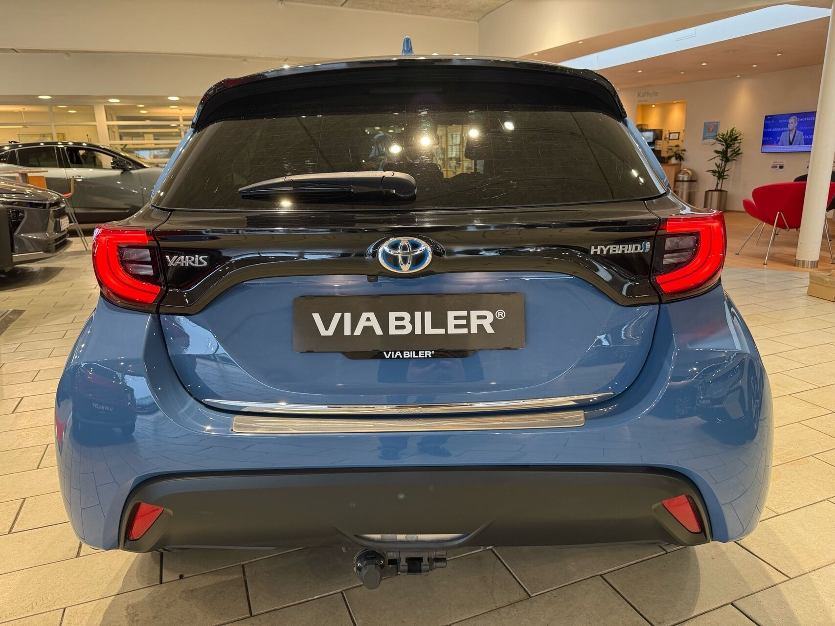 Blå Toyota Yaris fra 2021