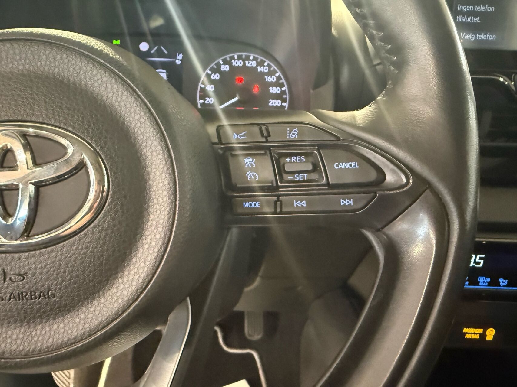 Blå Toyota Yaris fra 2021