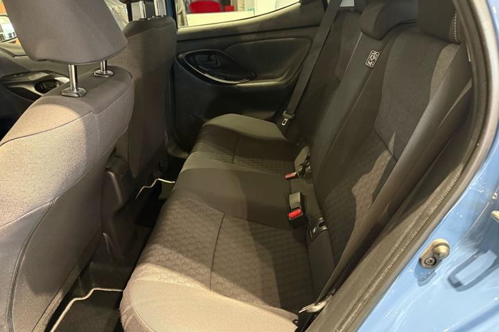 Blå Toyota Yaris fra 2021