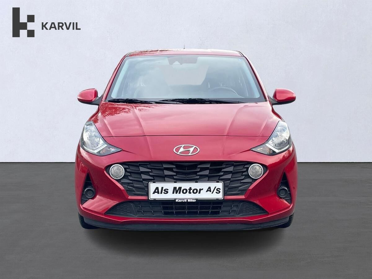 Rød Hyundai i10 fra 2022