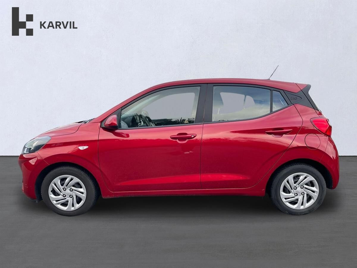 Rød Hyundai i10 fra 2022