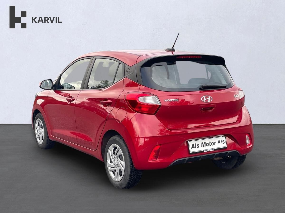 Rød Hyundai i10 fra 2022