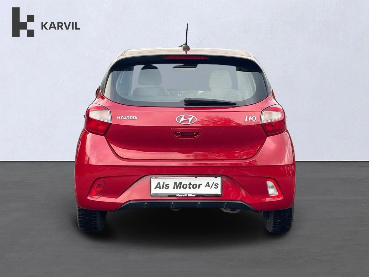 Rød Hyundai i10 fra 2022