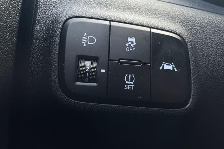 Rød Hyundai i10 fra 2022
