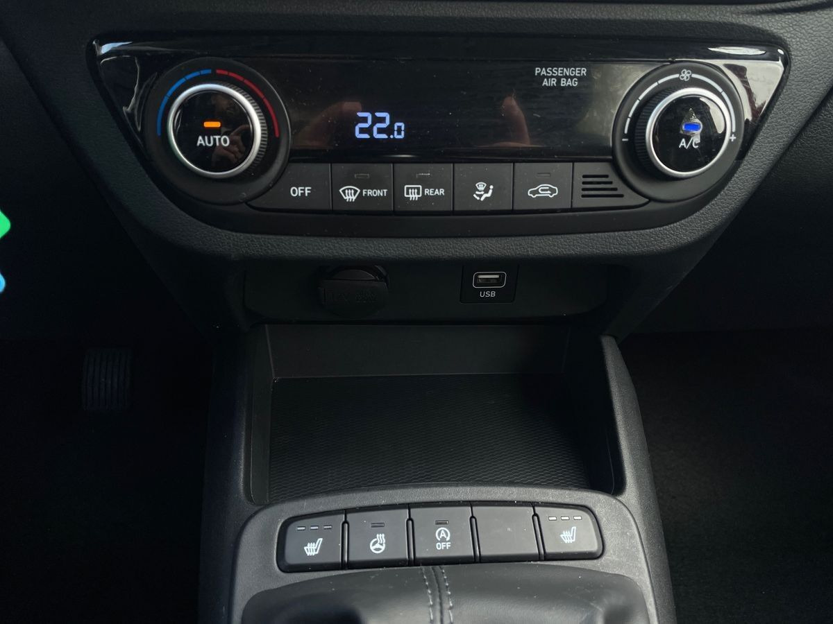 Rød Hyundai i10 fra 2022