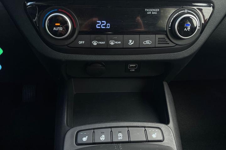 Rød Hyundai i10 fra 2022