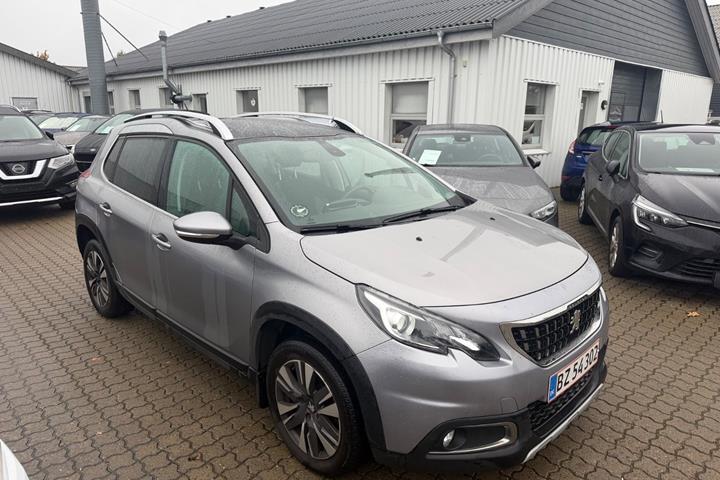Grå Peugeot 2008 fra 2018