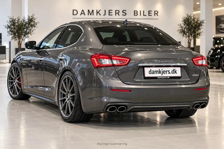 Grå Maserati Ghibli fra 2019