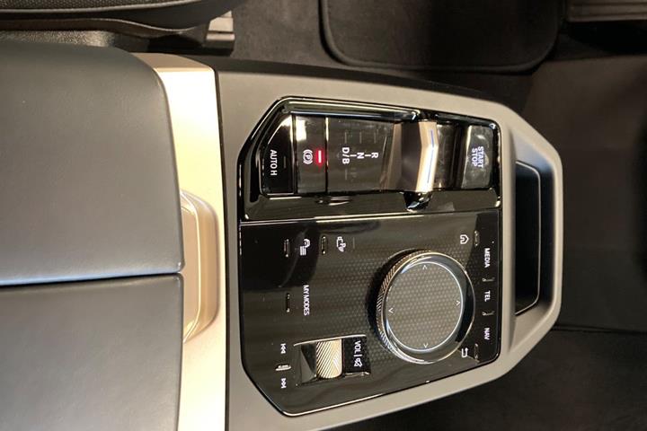 Grå BMW iX fra 2022