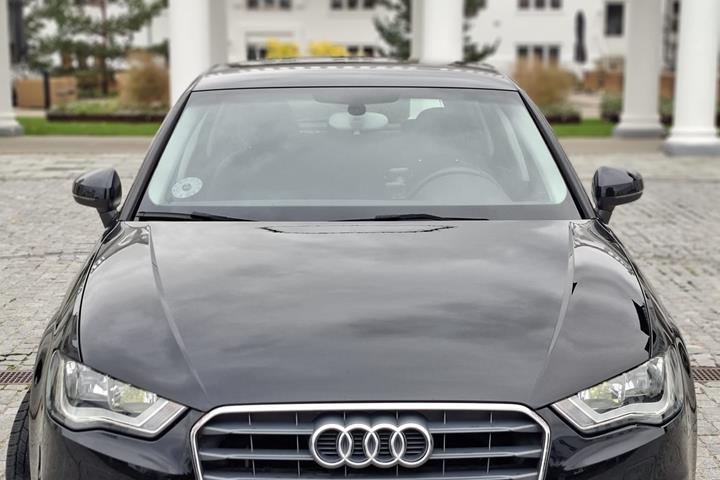 Sort Audi A3 Sportback fra 2015