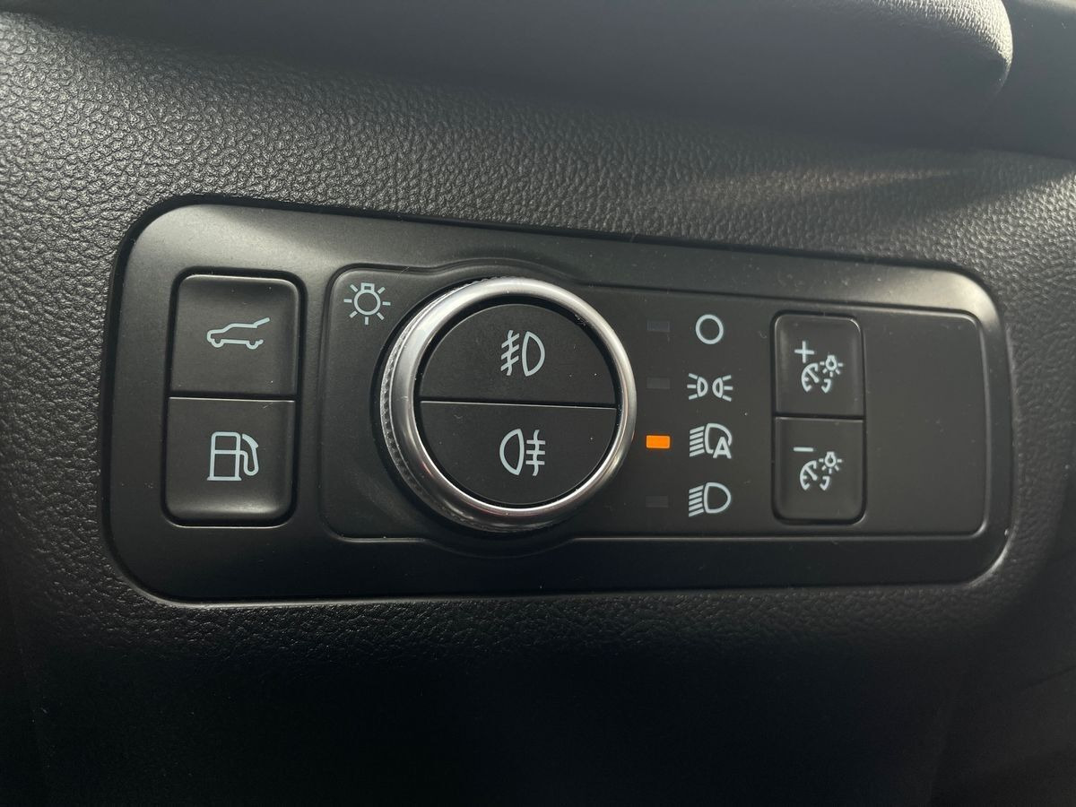 Grå Ford Kuga fra 2020