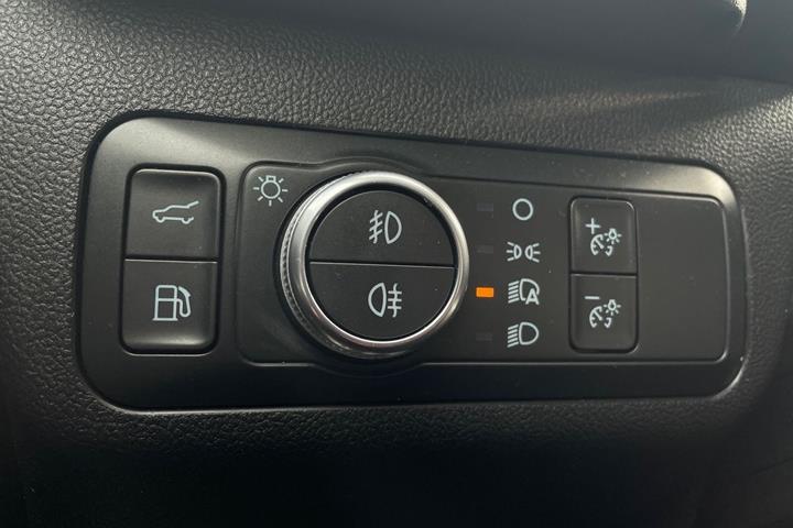 Grå Ford Kuga fra 2020