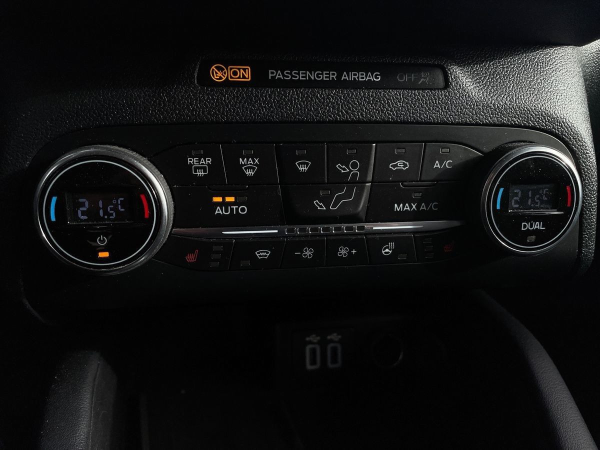 Grå Ford Kuga fra 2020