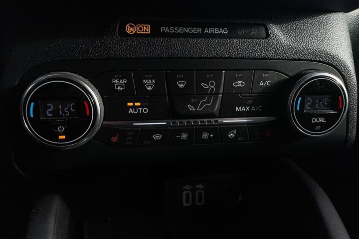 Grå Ford Kuga fra 2020