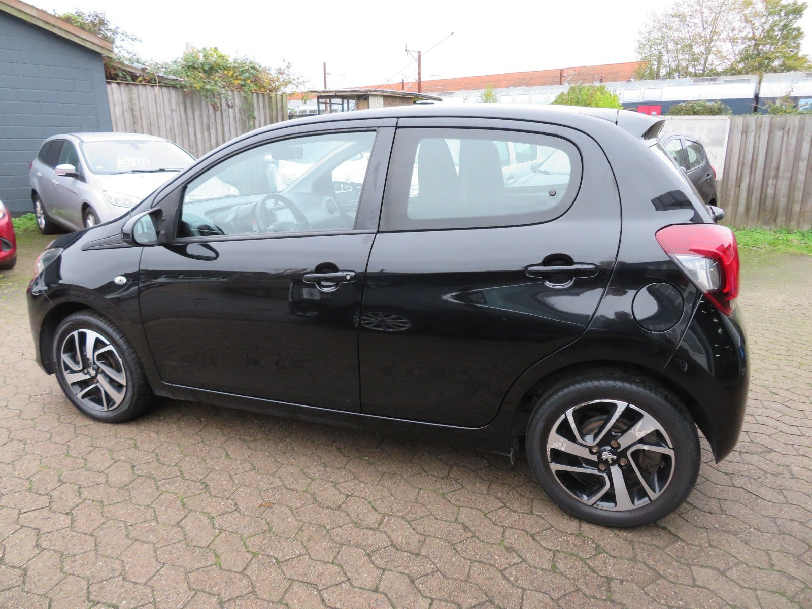 Sort Peugeot 108 fra 2019