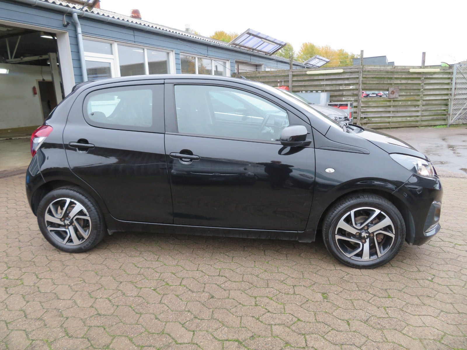 Sort Peugeot 108 fra 2019